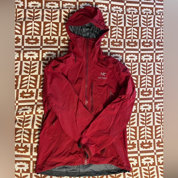 Arc’teryx Beta SV Men’s Shell Jacket - Size XL - Used Condition - Picture 2 of 12